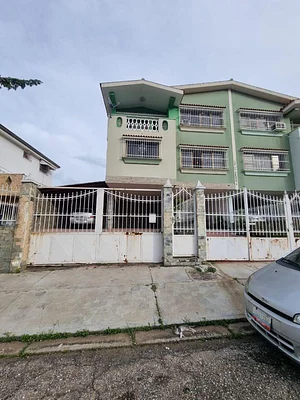 For Sale Apartment to Remodel. Urbanizacion el Bosque. Valencia, Edo Carabobo