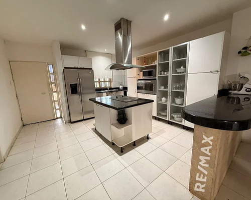 house Family 2-Story, for sale, In residential development Nuevo Mundo, Los Robles, Nueva Esparta, Isla de Margarita, 720 mt2, 4 bedrooms and 5 bathrooms - Inmuebles Margarita - 2 MIL - Image 9