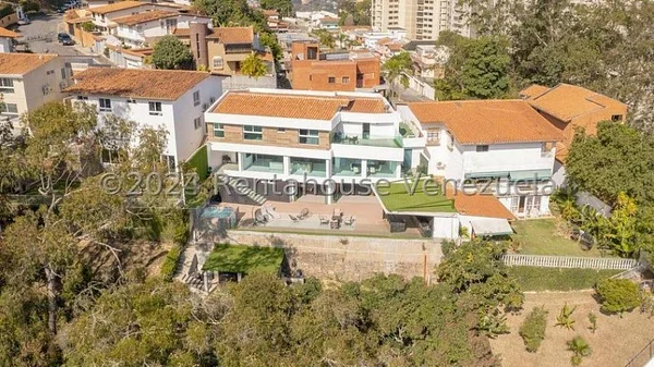 Gorgeous house in Los Naranjos del Cafetal, on a private street