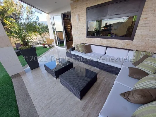 Exclusive house for sale Los Naranjos del Cafetal Caracas 26-6806