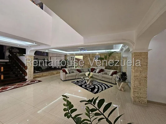 Beautiful house for sale Cumbres de Curumo