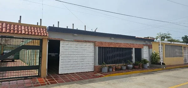 FOR SALE BEAUTIFUL TH WEST ZONE, IN VILLA NEAR MANGO BAJITO, MARACAIBO
