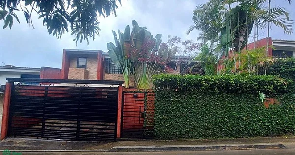 BEAUTIFUL HOUSE IN MONTECLARO - Monteclaro Quinta, Miranda - 4 beds house for sale