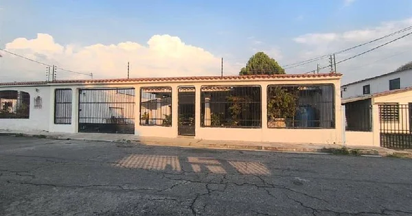 House for sale in El Samán II urbanization. Maracay. Edo Aragua - Av Bella Vista. Los Samanes II Casa en Venta Urb. Los Sa, 2103 Maracay - 4 beds house for sale