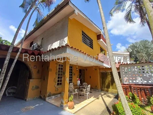 house for sale Located in the El Castaño Area in Private Residential Complex. 25-8676