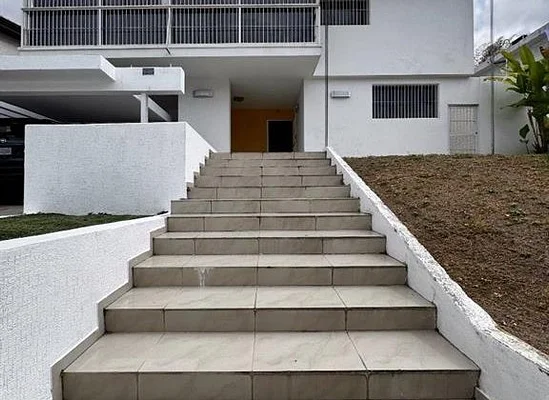 Remodeled house for sale in Prados del Este - Av, Rio de Oro SN, 1080 CCS - 5 beds house for sale