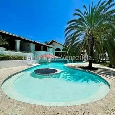 for sale Beautiful house Bote en Parcela Doble - Image 2
