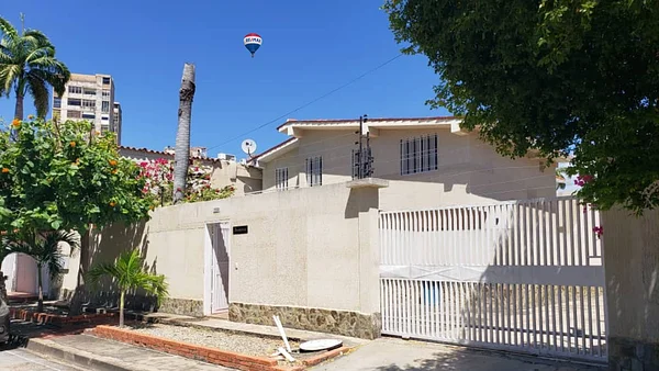 house, for sale, In residential development Sabanamar, Porlamar, Nueva Esparta, Isla de Margarita, 896.62 m², 6 bedrooms and 4 bathrooms - Inmuebles Margarita - 2 MIL