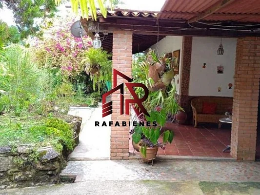 house for sale IN EXUBERANT MOUNTAIN CLIMATE AND HOT SPRINGS