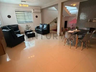 Bright kitchen with island