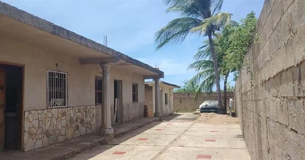 LAND WITH PROPERTY SECTOR LA MIRA PLAYA EL AGUA - Casa para Remodelar, 6321 Antolin del Campo - 6 beds house for sale