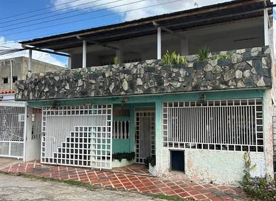 House in Paratepuy Residential Complex - Paseo Caroni Conjunto Residencial Para, 8050 Guayana City - 6 beds house for sale