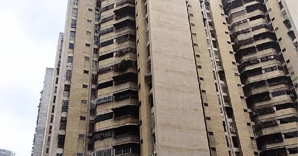 Strategic opportunity against CC Sambil. - Esquina de Puente Anauco Residencias Doral Caracas, 1010 CCS - 4 beds apartment for sale - Image 1