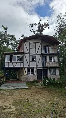 FOR SALE house TYPE CHALET IN COLONIA TOVAR SECTOR LA CAPILLA, EDO ARAGUA