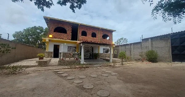 Land with House with Potential in La Guardia Isla de Margarita - CALLEJON BERMUDEZ SECTOR MOSCU, La guardia, 6317 La Guardia - 6 beds house for sale