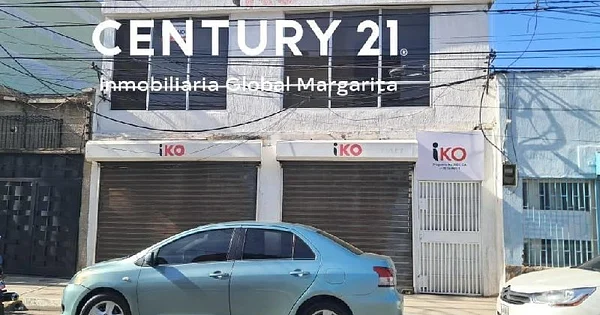 SALE OF LAND WITH PROPERTY OF COMMERCIAL PREMISES, OFFICES, BATHROOMS AND - Calle Cedeño Terreno con Local Comerci, 6301 Porlamar - Plot of land for sale