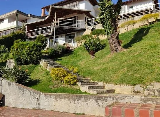 Principal Casa Tres Niv + Anexo Clu, 1204 San Antonio de Los Altos - 7 beds house for sale