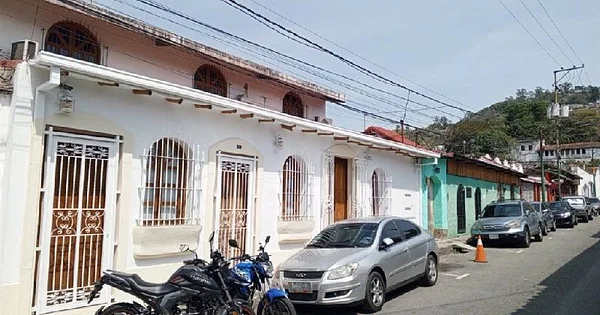 SALE COMMERCIAL HOUSE PUEBLO EL HATILLO 411 M2 PERMITS UP TO DATE! - Calle Bolivar NA, 1083 CCS - 4 beds commercial premises for sale