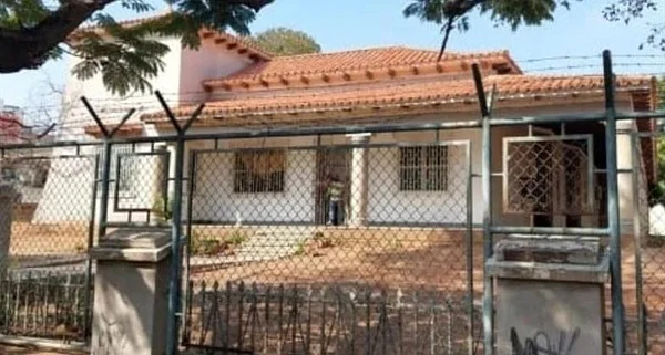 Large colonial style house on Baralt Avenue in the Indio Mara sector - avenida 17 numero 73 - 48, 4001 Maracaibo - 4 beds house for sale
