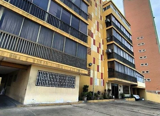 Sale Spacious Apartment on Avenida Constitución de PLC 4H - Avenida Constitución Edificio Emy, 6023 Puerto La Cruz - 4 beds apartment for sale