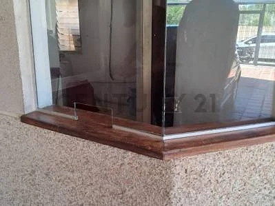 Kitchen dining area