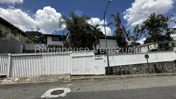house (1 Level) for sale in Prados del Este, Distrito Metropolitano