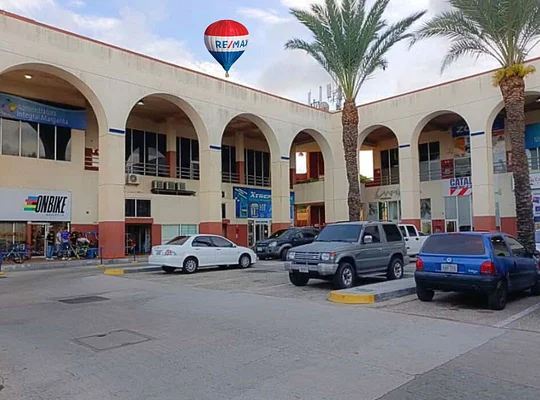 Store, for rent, In Centro Comercial La Redoma, Los Robles, Nueva Esparta, Isla de Margarita, 673 mt2, 8 bathrooms and 2 parking spaces - Inmuebles Margarita - 2 MIL