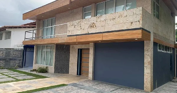 Exquisite Newly Remodeled Quinta in Prados del Este - Prados del Este, Parte baja 4, 1080 CCS - 5 beds house for sale
