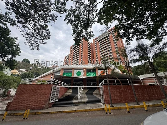 apartment (1 Level) for sale in Colinas de Los Chaguaramos, Distrito Metropolitano - Image 2