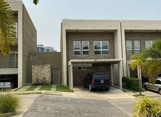 Townhouse for sale in Cumbres de Guataparo - Cumbres de Guataparo Venta de Townhouse en Gua, 2001 Valencia - 4 beds apartment for sale