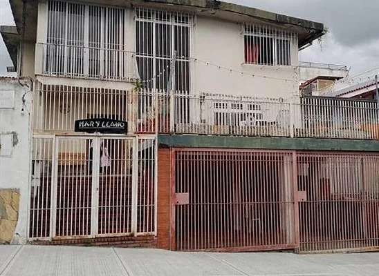 HOUSE FOR SALE IN COLINAS DE VISTA ALEGRE - 1 2, 1020 CCS - 6 beds house for sale