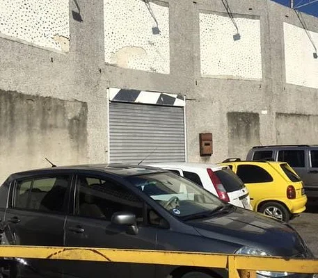 Excellent warehouse in commercial area of Chacao - Calle Los Ángeles. Frente a la estación de Bombe Galpón, 1060 CCS - Commercial premises for sale