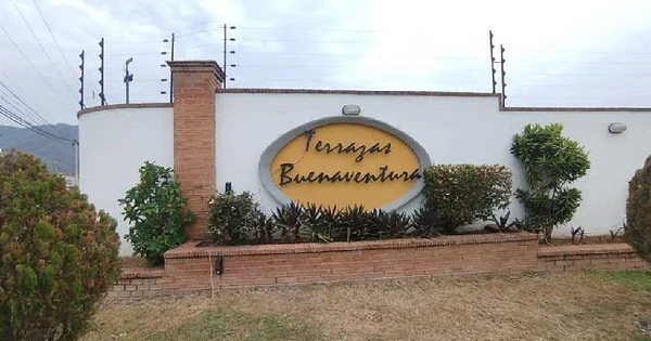 2 Level House for Sale Res. Terrazas Buenaventura - Guatire - Buenaventura Res. Buenaventa, 1221 Guatire - 2 beds house for sale