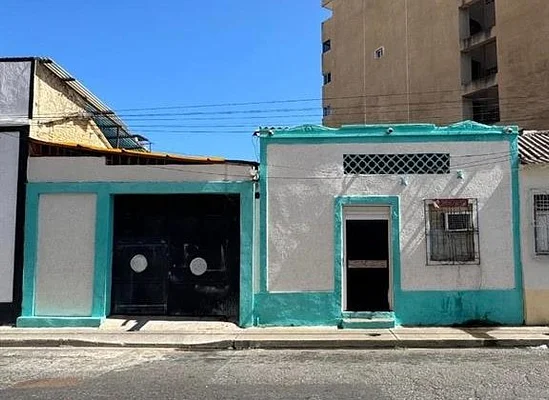 House for sale in Puerto La Cruz for residential/commercial use - Maneiro Casa calle Maneiro, 6023 Puerto La Cruz - 4 beds house for sale