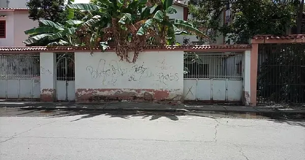 Old house for sale. Paradise. AM - Avenida 'H' o Ramon Diaz Sanchez. Quinta Santa Gem, 1020 CCS - Plot of land for sale