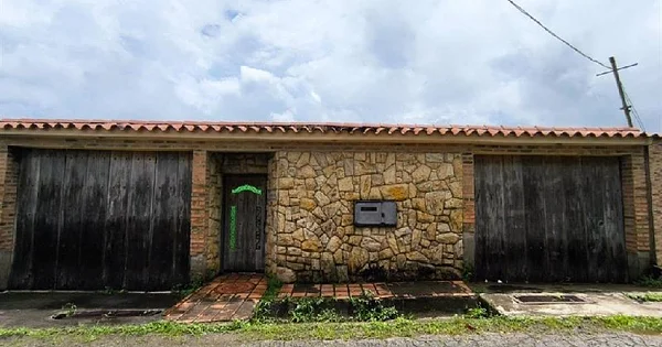 400 m² house in Sabaneta, El Hatillo with large plot and annexes - Sector el Mijao Gracias a Dios, 1083 CCS - 5 beds house for sale