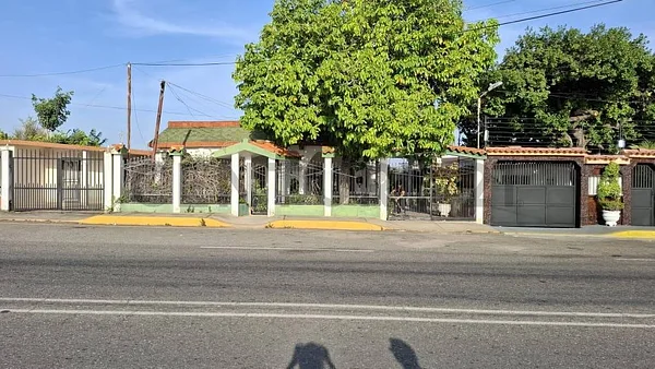 Front exterior view of property