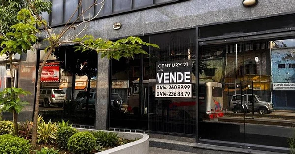 Ave Nva Granada Local Sale, Visibility, People Traffic, the Perfect Space! - Avenida Nueva Granada entre Calles Lourdes y Luis Edificio La Mansion PB, 1040 CCS - Commercial premises for sale