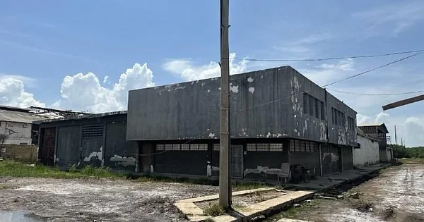 Commercial Industrial Warehouse for Sale in Los Haticos, Maracaibo - Avenida Principal de Los Haticos Galpon Industrial, 4001 Maracaibo - Commercial premises for sale