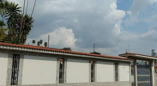 For sale exclusive property that combines elegance and comfort. - El Limon Sector Arias Blanco #7, 2105 Maracay - 6 beds house for sale