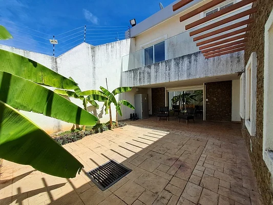 Property overview from street