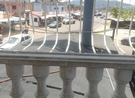 SALE OF COMMERCIAL PREMISES - AV Octavio Daniel Camejo local comercial, 6016 Lecheria - 3 beds commercial premises for sale
