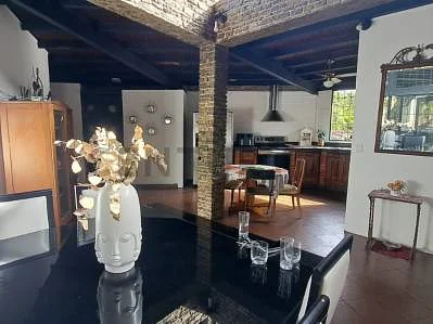 Gourmet kitchen with island