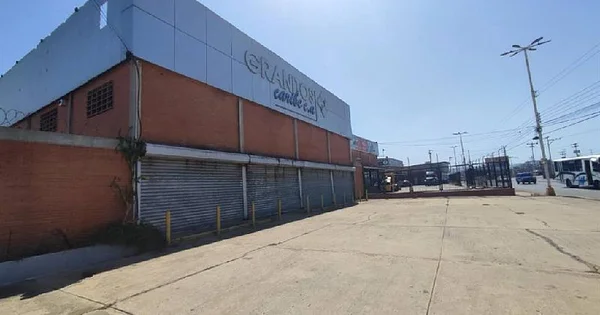 Warehouse for sale in the Barcelona Industrial Centre. Av Fuerzas Armadas - Avenida Fuerzas Armadas Centro Industrial Barcelo, 6001 Barcelona - Commercial premises for sale