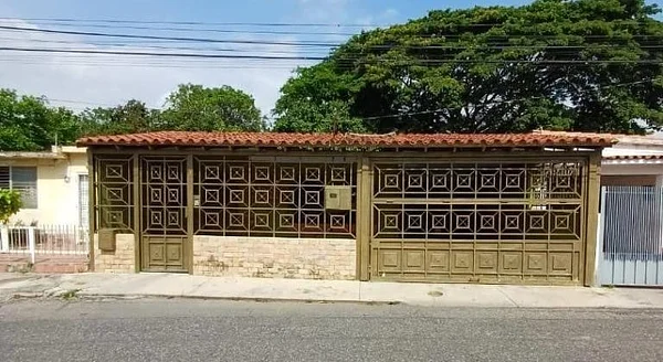 House in Vanta - Andres Eloy Blanco Urbanización Patarata, 3001 Barquisimeto - 5 beds house for sale
