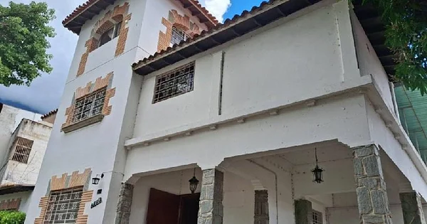 Land and house for sale in the Altamira Urbanization, Chacao. L.Ll - Terreno y casa en venta, Transversal 6 con Avenida Avileña, 1060 Caracas - Plot of land for sale