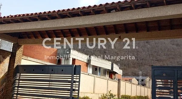 Global Real Estate Margarita offers for sale TH in the valley - Principal El paraíso de la virgen, 6316 Porlamar - 3 beds apartment for sale