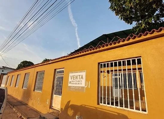 Spacious house for sale in LA Florida 2, Anaco - florida 2 anaco casa con terreno en flori, 6003 Anaco - 4 beds house for sale