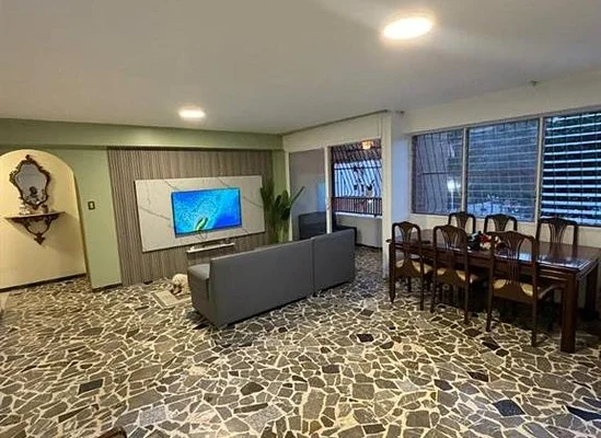 Apartment of 125mts2 with additional Private Deposit of 84m² in El Paraiso - Av. O' Higgins Ur. La Paz Res. Ayacucho, 1020 Caracas - 4 beds apartment for sale