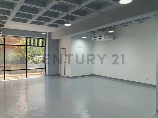 Lease of office in Zona Industrial La Urbina, Sucre, Caracas, Miranda